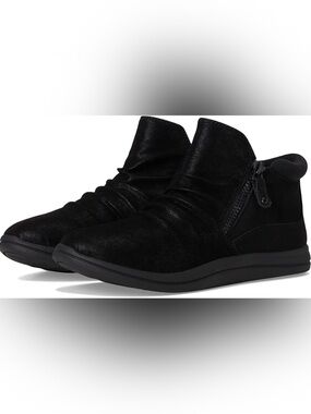 Clark’s CloudsSteppers Women's Black Zip-Detail Ankle Booties